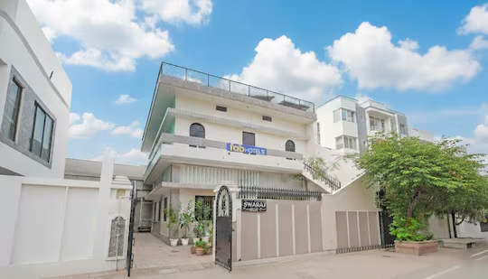 Fabhotel Swaraj,Bhelupur,3 star