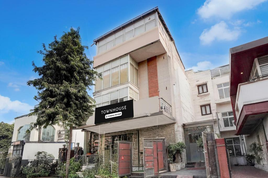 Super Townhouse Millenium City Centre,,4 star