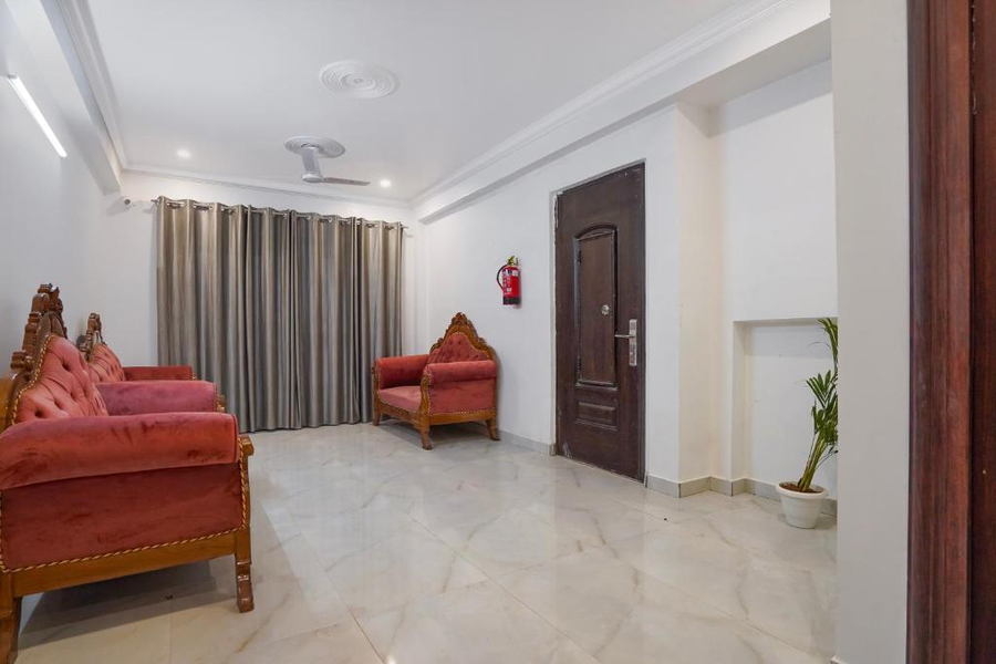 Super Townhouse Sector 46 Huda Market,,4 star
