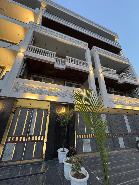 the lodgers service apartments sector 45 gurgaon