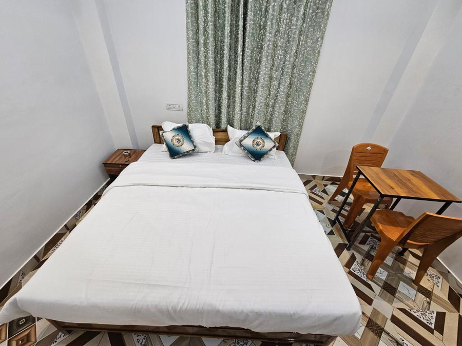 Maa Vaishno Inn,,2 star