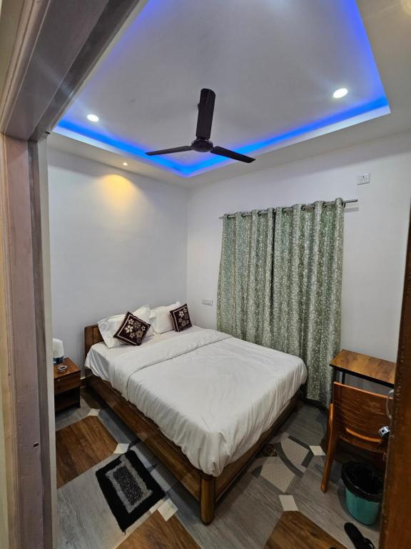 Maa Vaishno Inn,,2 star