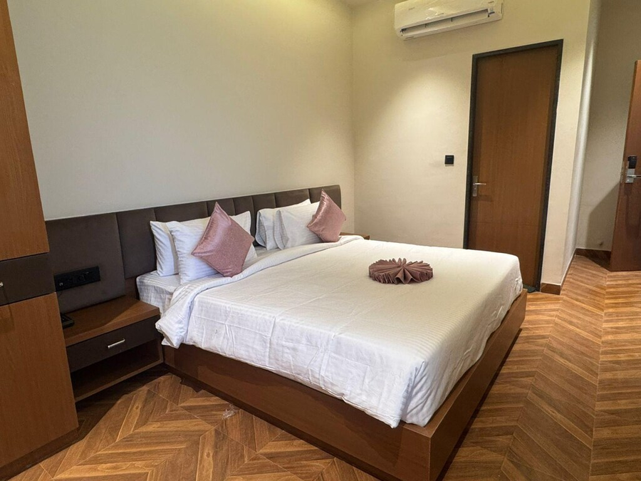 Hotel Golden Bird,,3 star