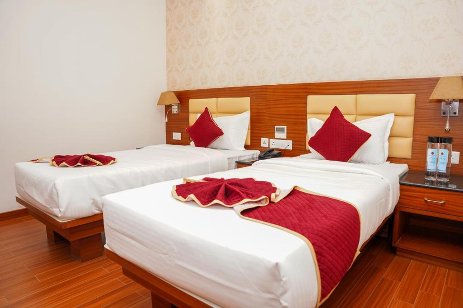 Hotel Sarovaras Legacy,,3 star