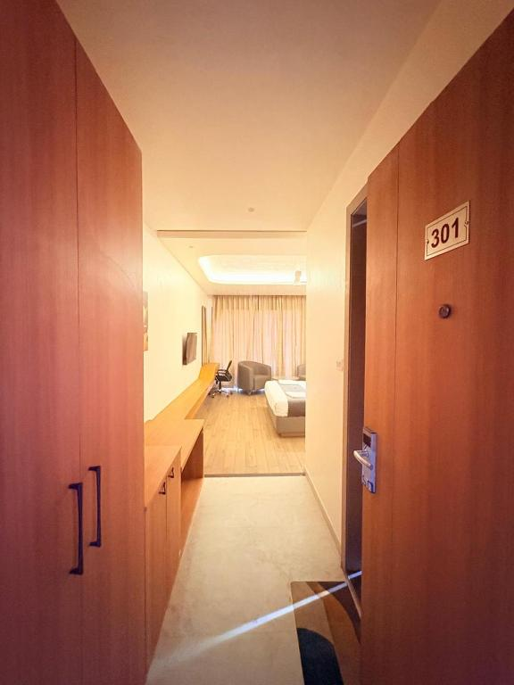 Hotel Moti Mahal,,3 star