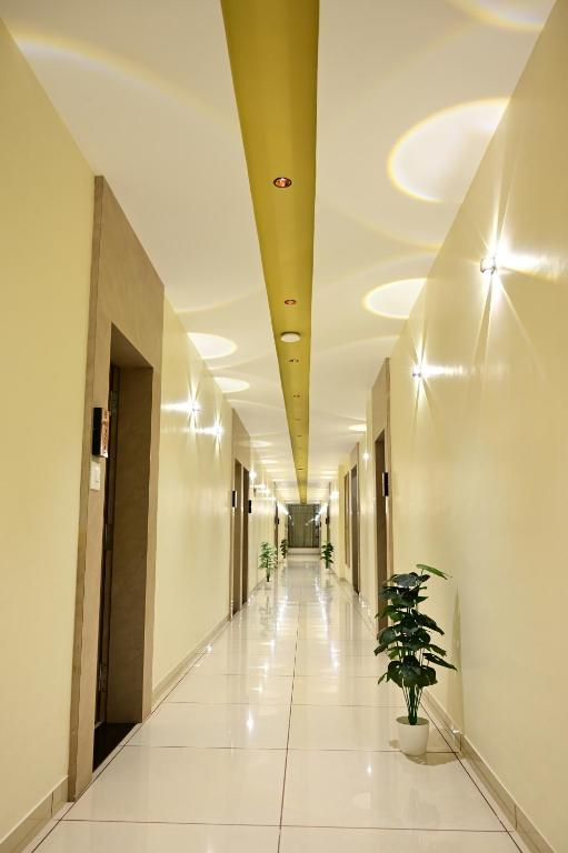 S R Grand,,3 star