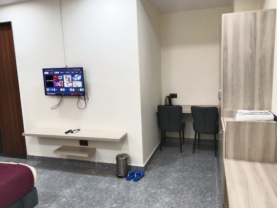 Hotel The Crown Prince,,3 star