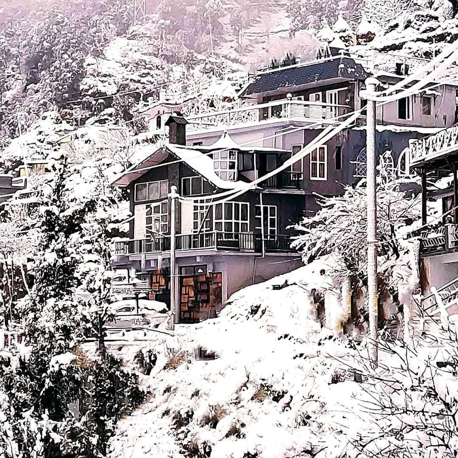 The Celebre- A Little Castle Homestay Kanatal,Jadipani,3 star