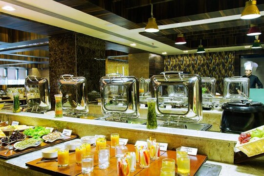 golden tulip jaipur kukas