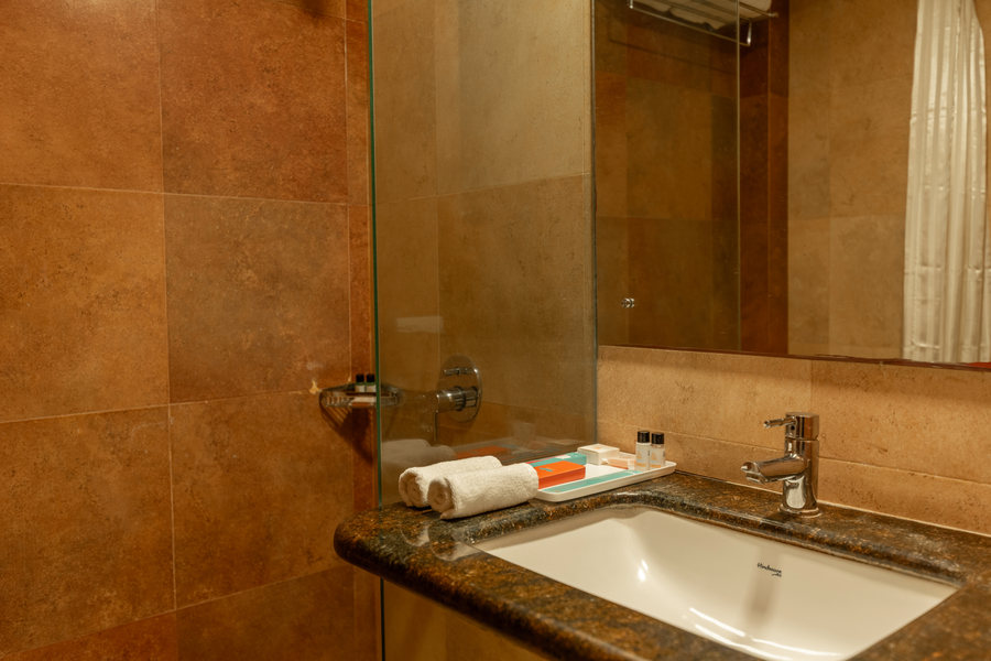 whispering palms hotel