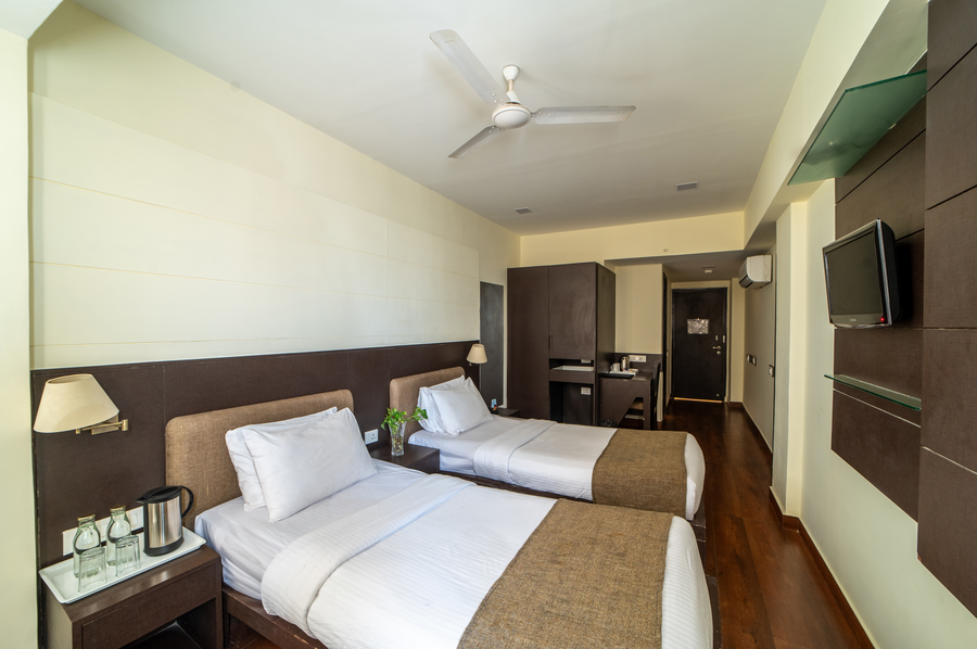 whispering palms hotel