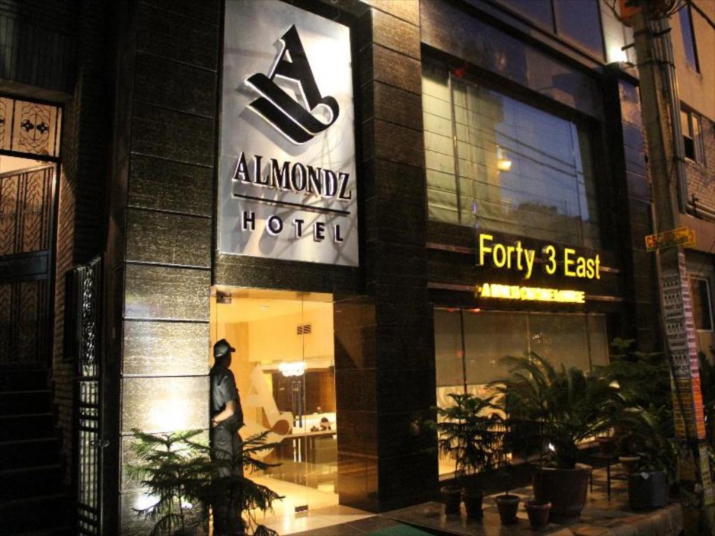 almondz hotel