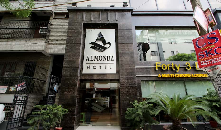almondz hotel