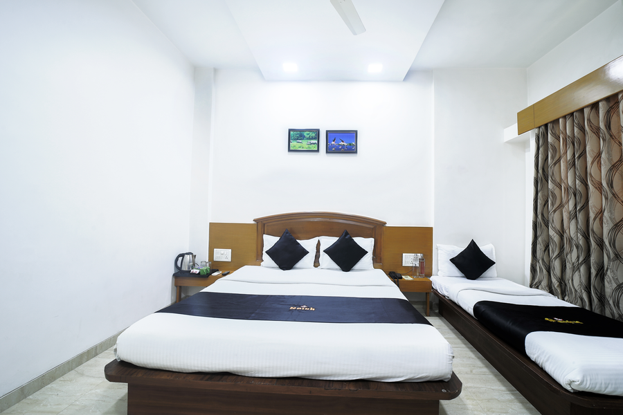 Saish Hotel,Pimpalwadi Road,3 star