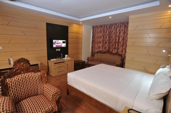 Hotel Emarald,Central Delhi>>Barakhamba,3 star