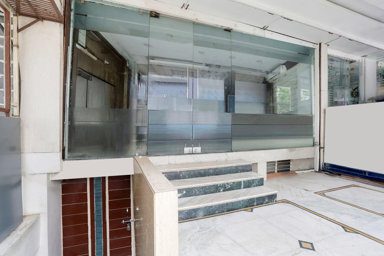 Super Collection O Mp Nagar,NEAR CHETAK BRIDGE, BHOPAL,3 star