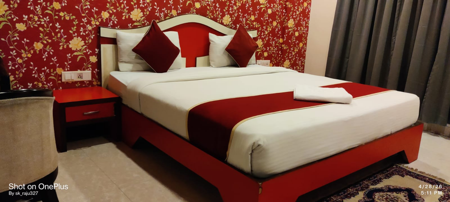 Hotel Royal Shades,Hal/ Old Airport Road,2 star