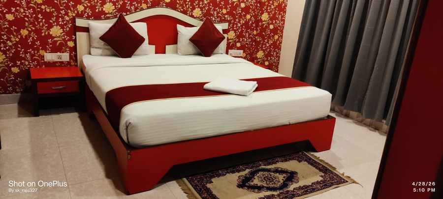 Hotel Royal Shades,Hal/ Old Airport Road,2 star