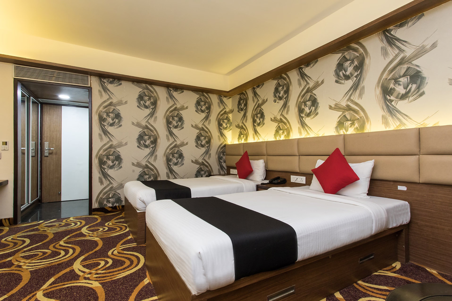 solaris hotel and club