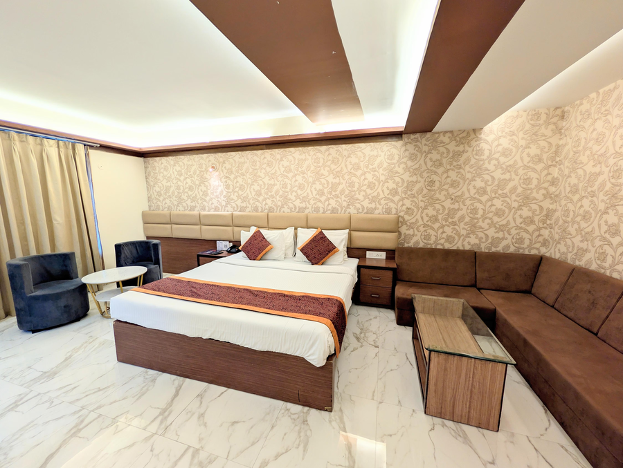 solaris hotel and club