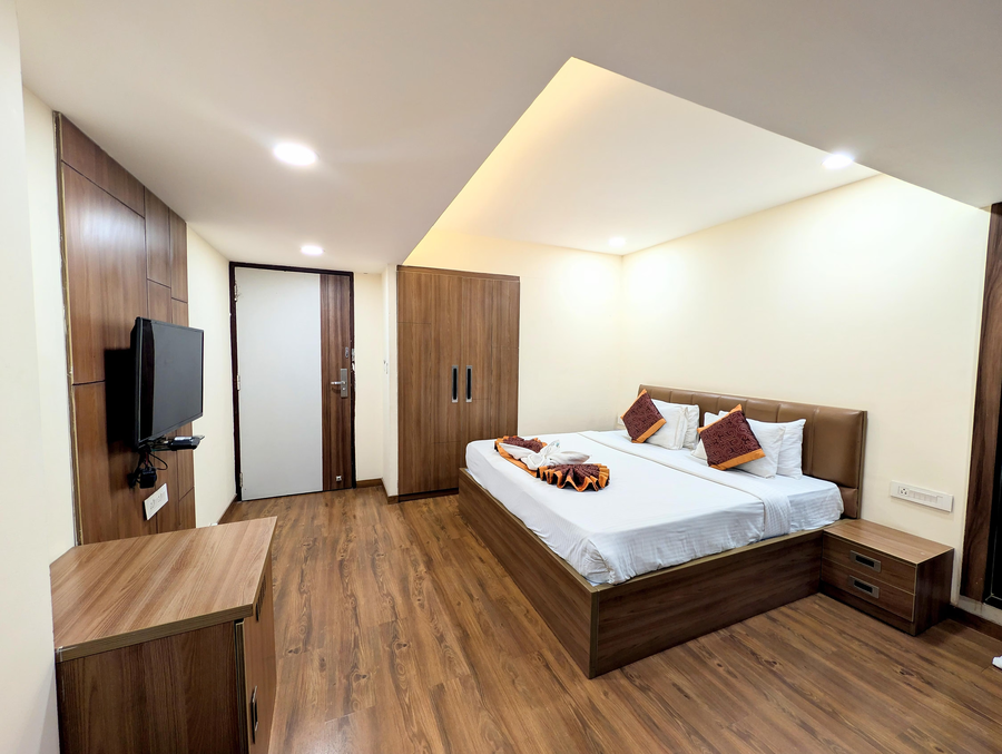 solaris hotel and club