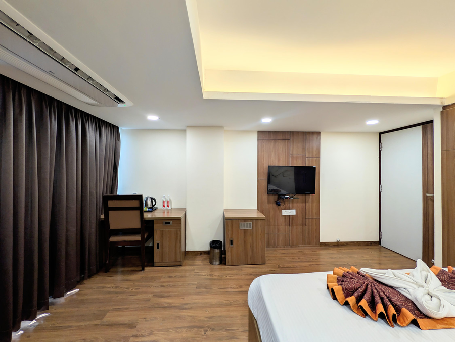 solaris hotel and club