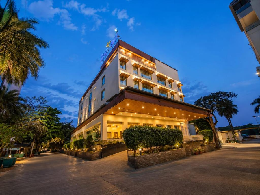 solaris hotel and club