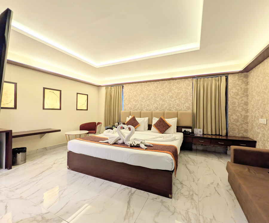 solaris hotel and club