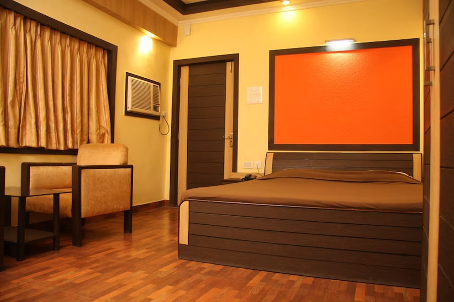Hotel Trimoorti,24, Ray St, Sreepally, Bhowanipore, Kolkata, West Bengal 700020,3 star