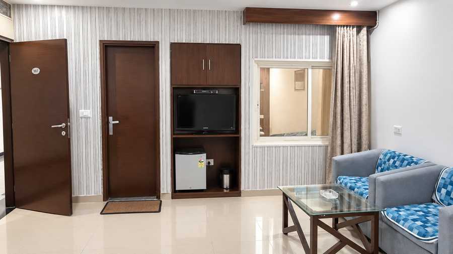 hotel impress at delhi airport by rmr hotels