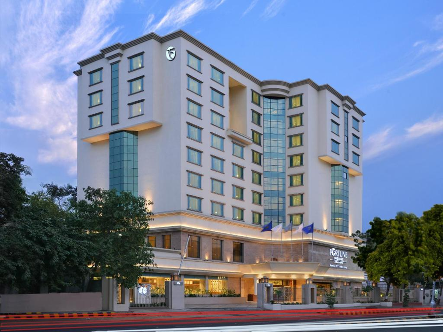 Fortune Landmark, Ahmedabad - Member ITC Hotels' Group,Ashram Road,5 star