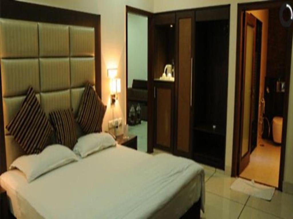 solitaire inn muzaffarnagar