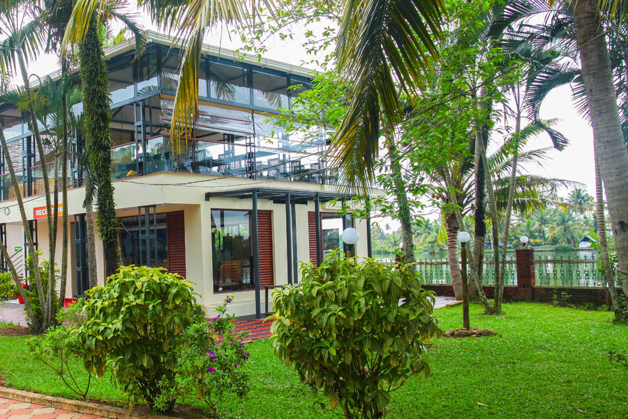 kalathil lake resort