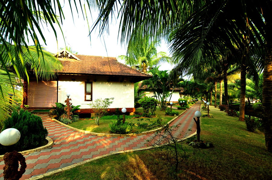 kalathil lake resort