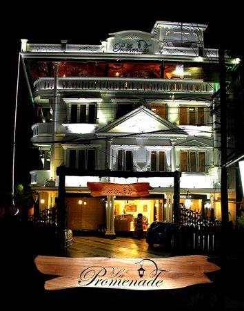 La Promenade Hotel