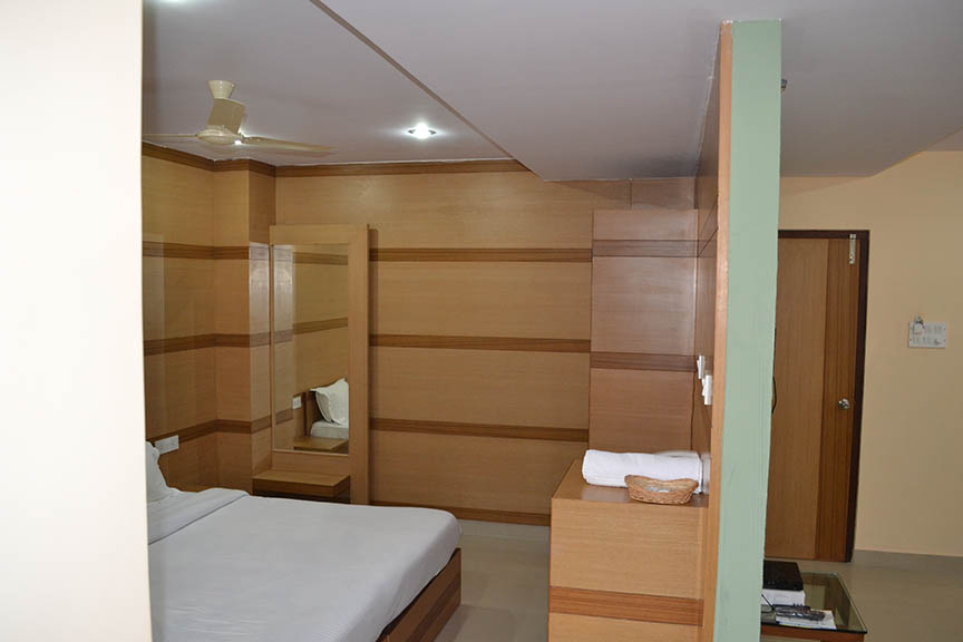 The Shoba Estate Gold, Delhi: Room Prices & Reviews | Travelocity