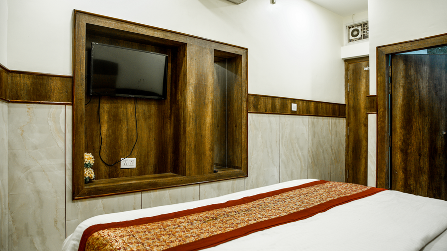Hotel Raghunath Jammu,Hari Market,3 star