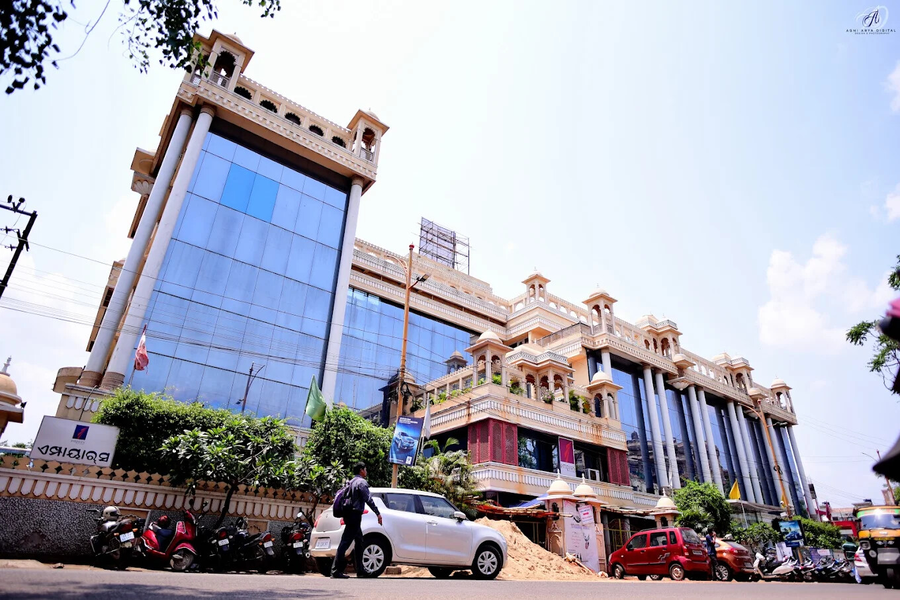 Hotel Empires,Saheed Nagar,4 star