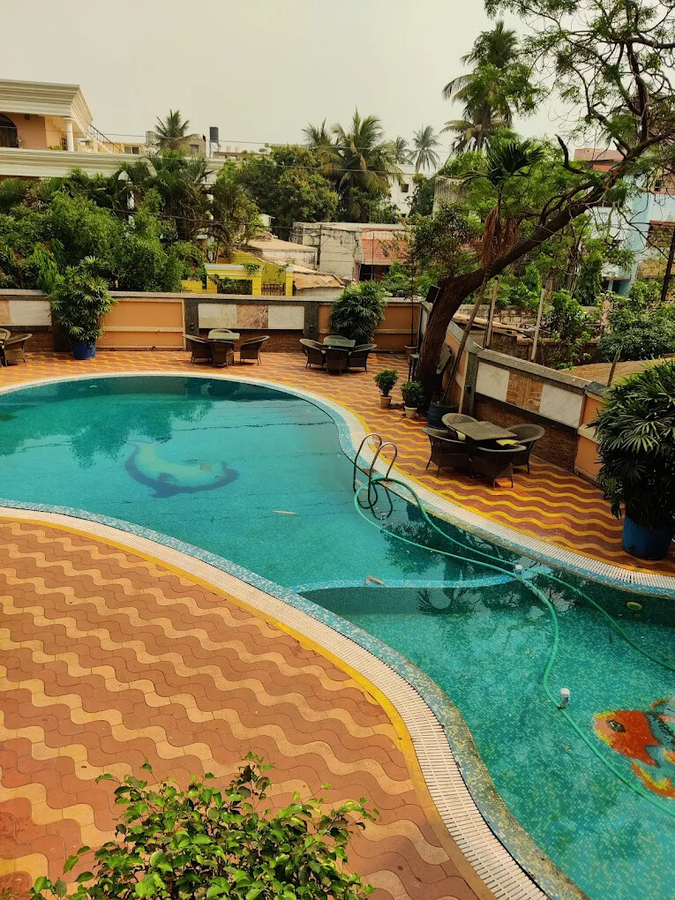 Hotel Empires,Saheed Nagar,4 star