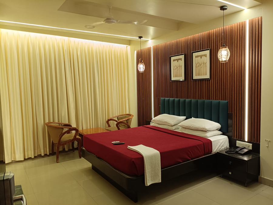 hotel vaishnavi solapur