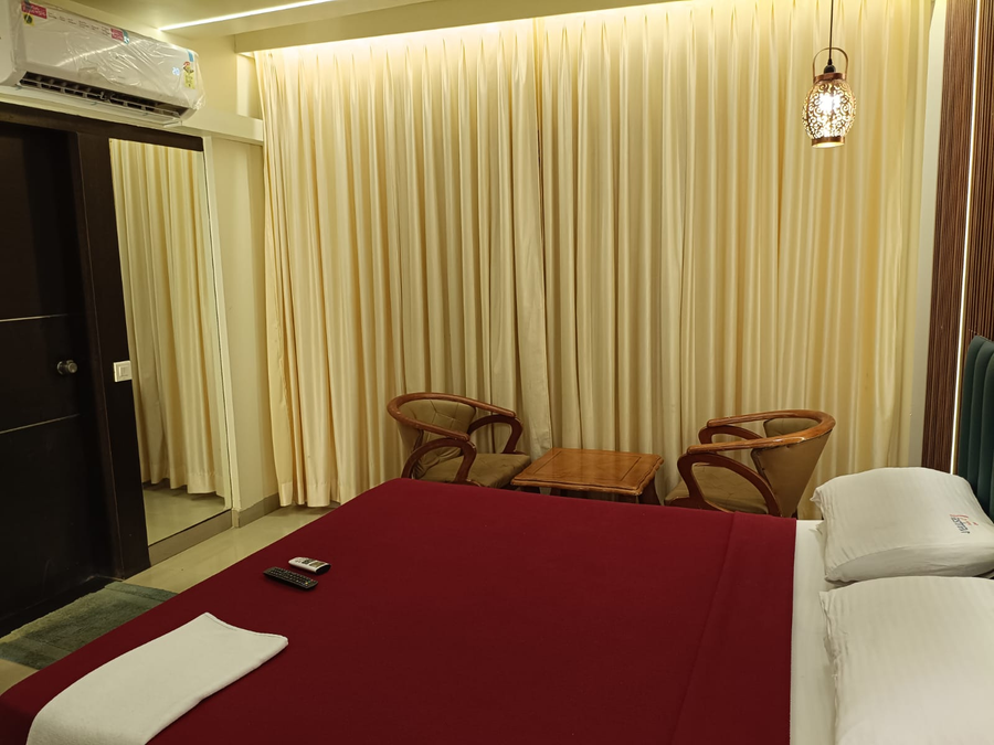 hotel vaishnavi solapur
