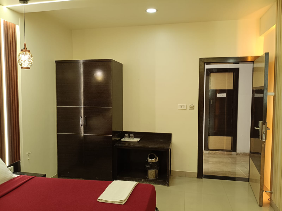 hotel vaishnavi solapur