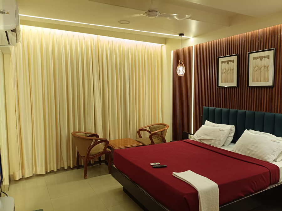 hotel vaishnavi solapur