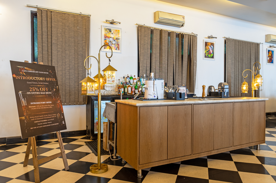 Shilton Royal,Gandhi Chowk, Library Chowk, Mall Rd, The Mall Road, Mussoorie, Uttarakhand 248179,4 star