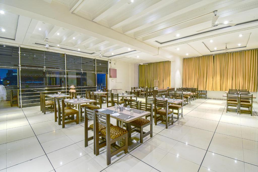 Hotel Radiant,New Shahupuri,3 star