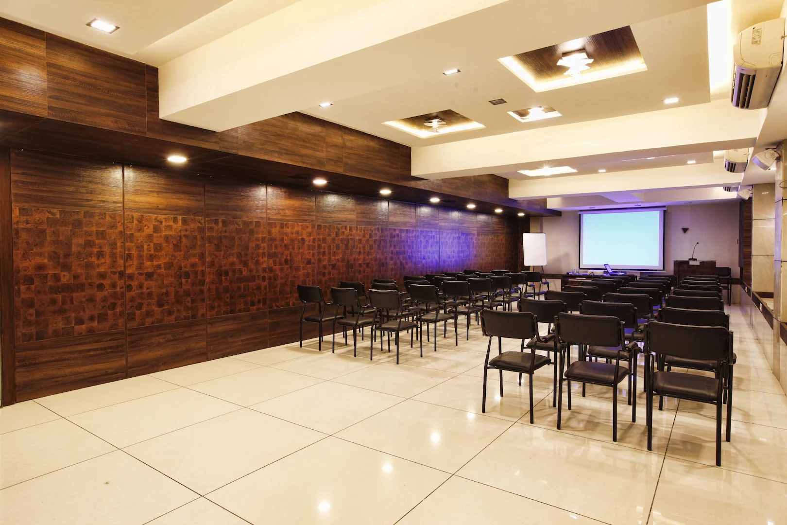 hotel le grande residency