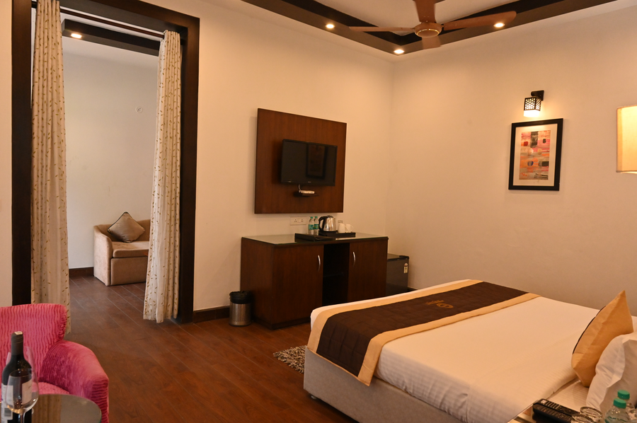 foxoso misty oaks resort near kainchi dham 8 kms
