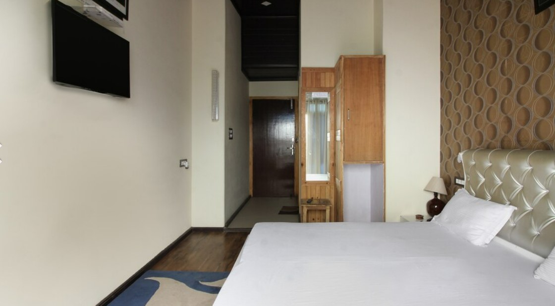 pangot himalayan view