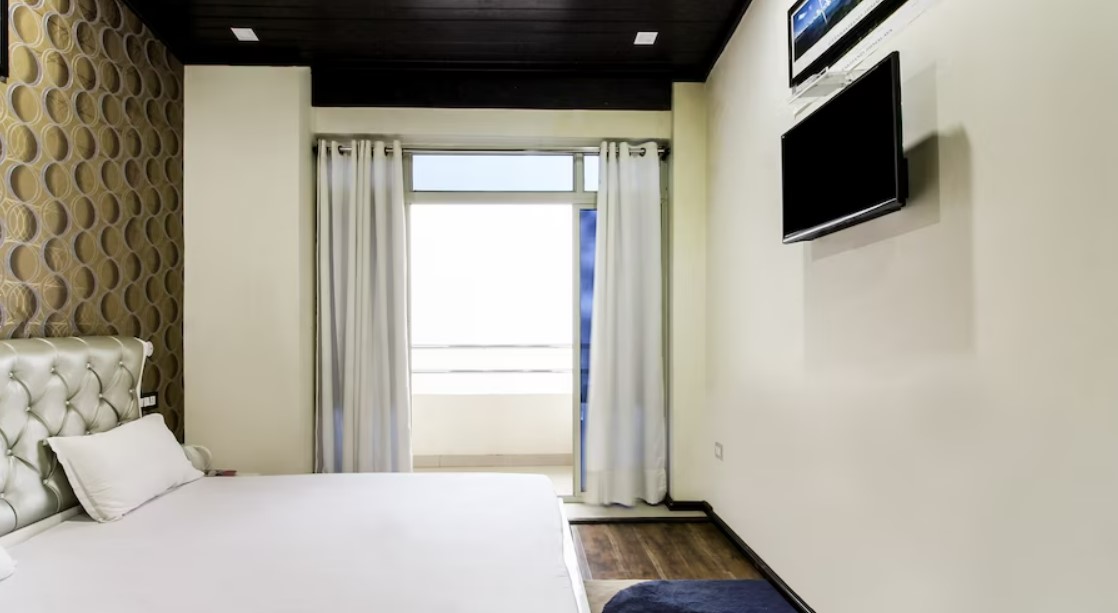 pangot himalayan view