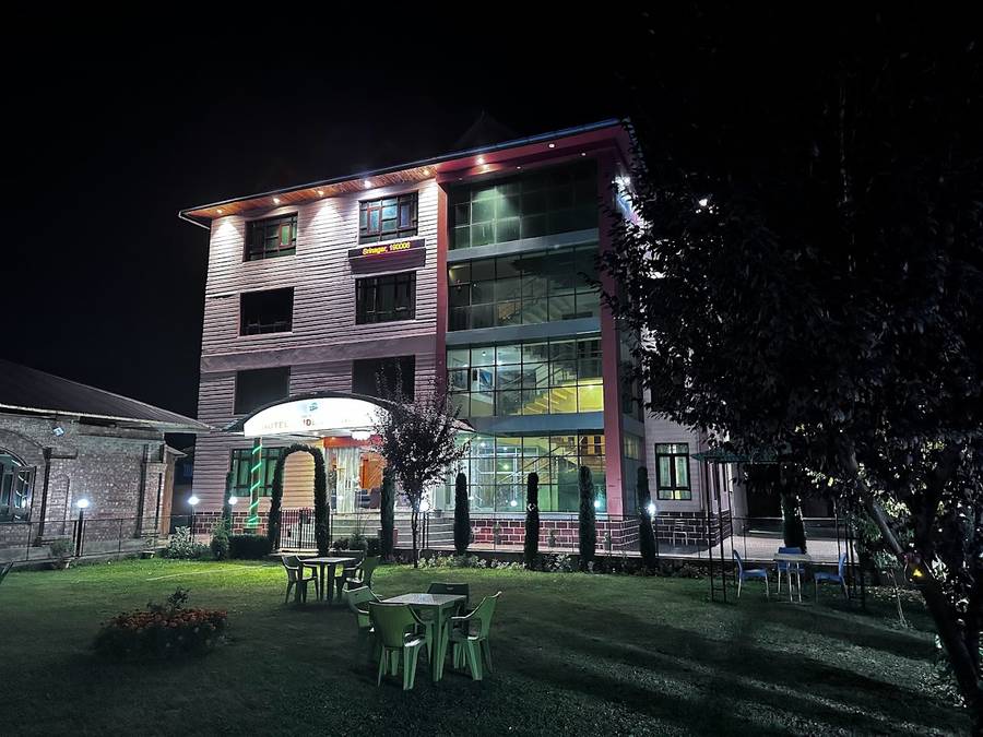 Triden Kashmir Resort,Naseem Bagh,3 star